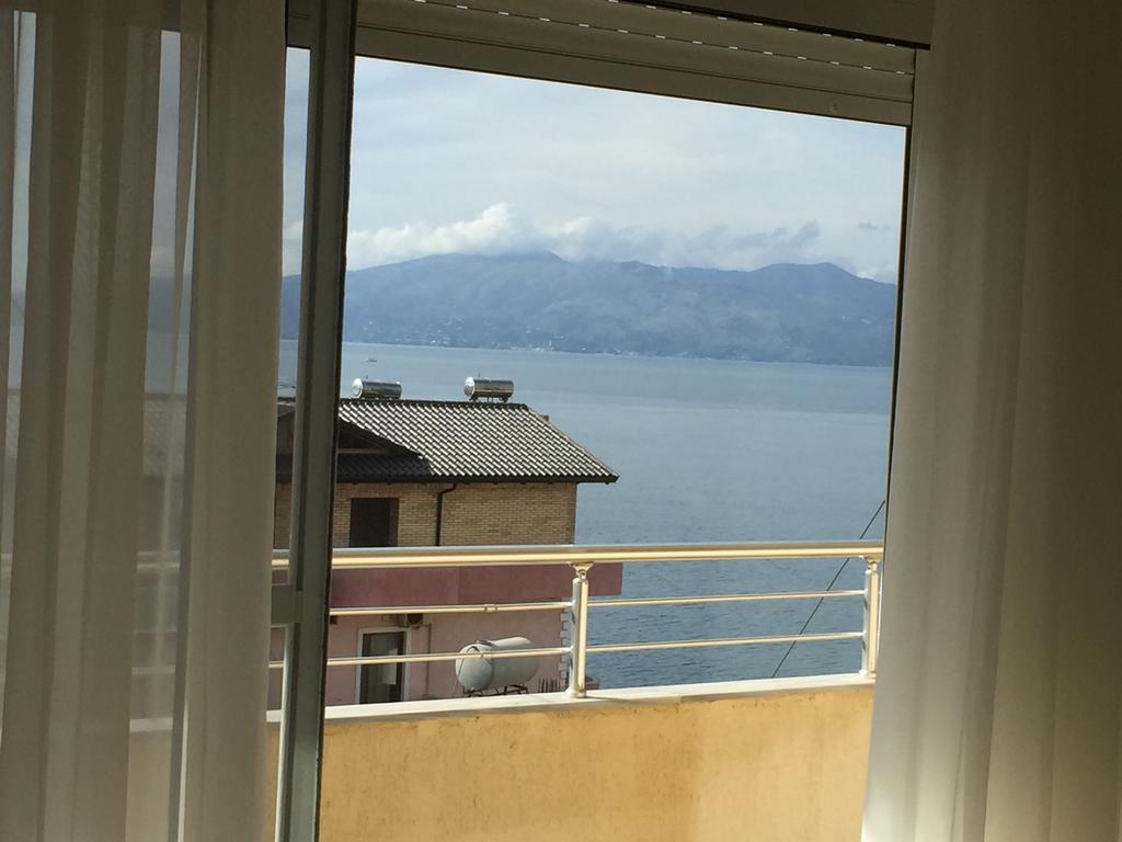 Sea And Sun Apartments Sarandë Rum bild
